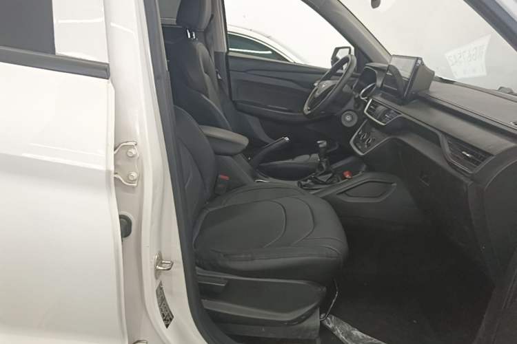 Used Wuling Hongguang S3 2018 1.5L Manual Standard Version China V Standard Right Front Seat