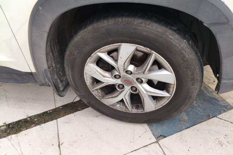 Used Wuling Hongguang S3 2018 1.5T Manual Comfort Model China V Standard Right Front Wheel Hub