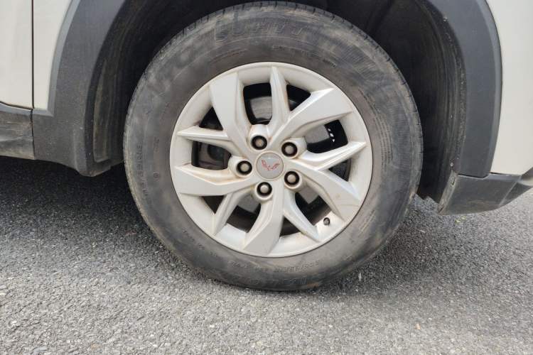 Used Wuling Hongguang S3 2018 1.5L Manual Standard Version China V Standard Right Front Wheel Hub