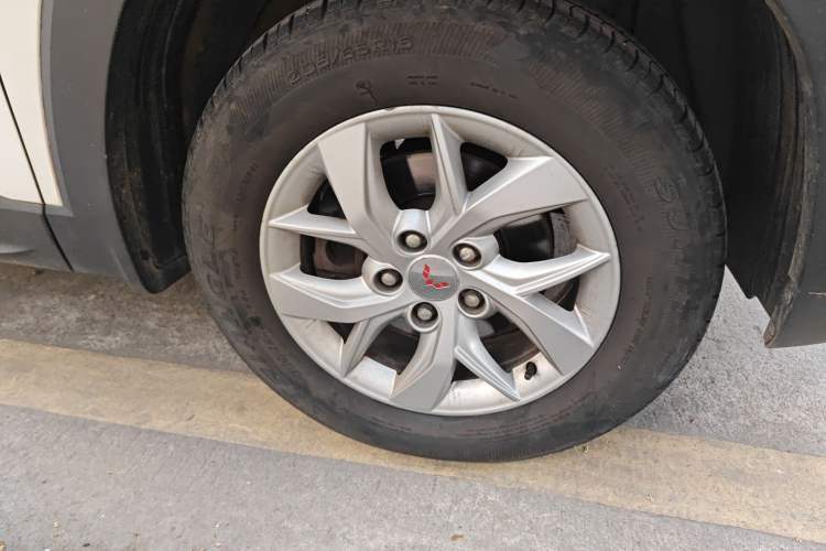 Used Wuling Hongguang S3 2018 1.5L Manual Standard Version China V Standard Right Front Wheel Hub