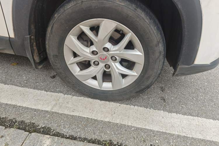 Used Wuling Hongguang S3 2018 1.5T Manual Comfort Model China V Standard Right Front Wheel Hub
