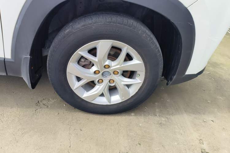 Used Wuling Hongguang S3 2018 1.5L Manual Standard Version China V Standard Right Front Wheel Hub