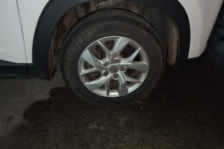 Used Wuling Hongguang S3 2018 1.5L Manual Standard Version China V Standard Right Front Wheel Hub