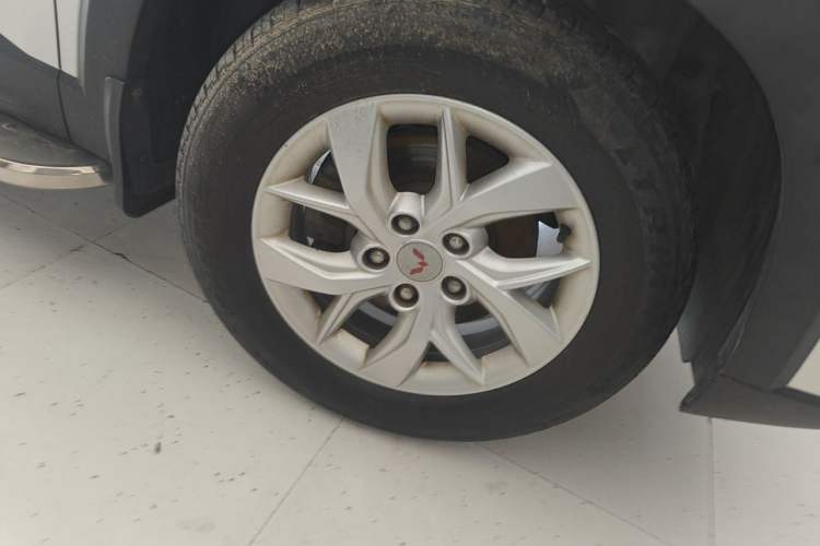 Used Wuling Hongguang S3 2018 1.5L Manual Standard Version China V Standard Right Front Wheel Hub