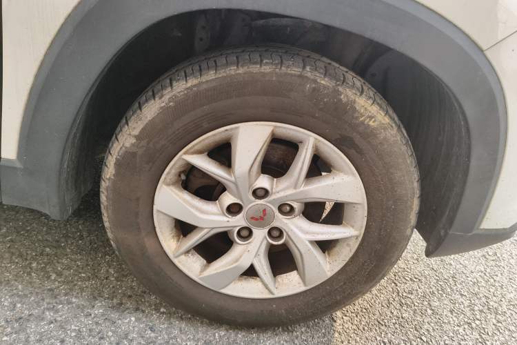 Used Wuling Hongguang S3 2018 1.5L Manual Standard Version China V Standard Right Front Wheel Hub