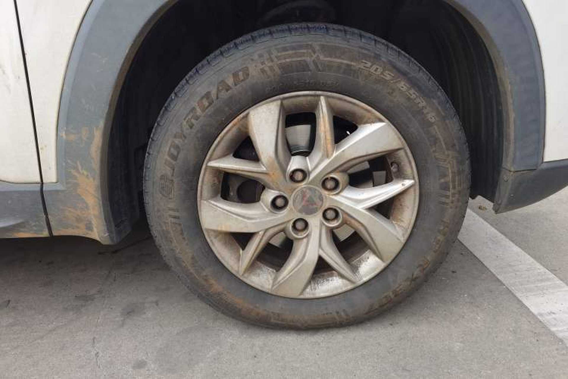 Used Wuling Hongguang S3 2018 1.5L Manual Standard Version China V Standard Right Front Wheel Hub