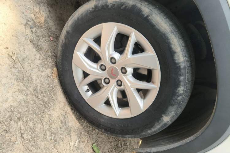 Used Wuling Hongguang S3 2018 1.5L Manual Standard Version China V Standard Right Front Wheel Hub