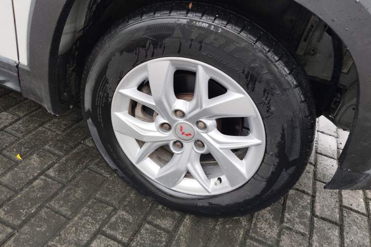 Used Wuling Hongguang S3 2018 1.5L Manual Standard Version China V Standard Right Front Wheel Hub
