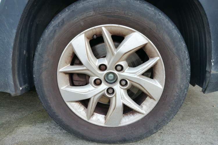 Used Wuling Hongguang S3 2018 1.5L Manual Standard Version China V Standard Right Front Wheel Hub