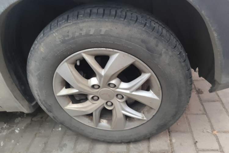 Used Wuling Hongguang S3 2018 1.5L Manual Standard Version China V Standard Right Front Wheel Hub