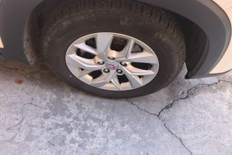 Used Wuling Hongguang S3 2018 1.5L Manual Standard Version China V Standard Right Front Wheel Hub