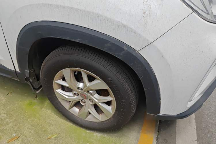 Used Wuling Hongguang S3 2018 1.5L Manual Standard Version China V Standard Right Front Wheel Hub