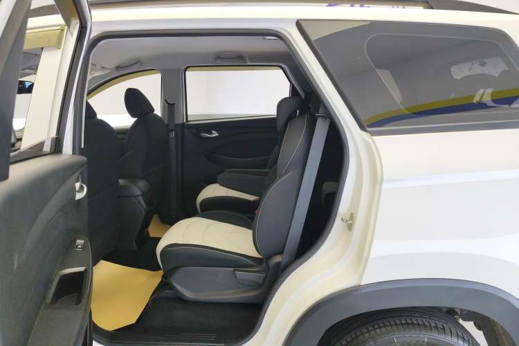 Used Wuling Hongguang S3 2018 1.5L Manual Standard Version China V Standard Right Rear Seat