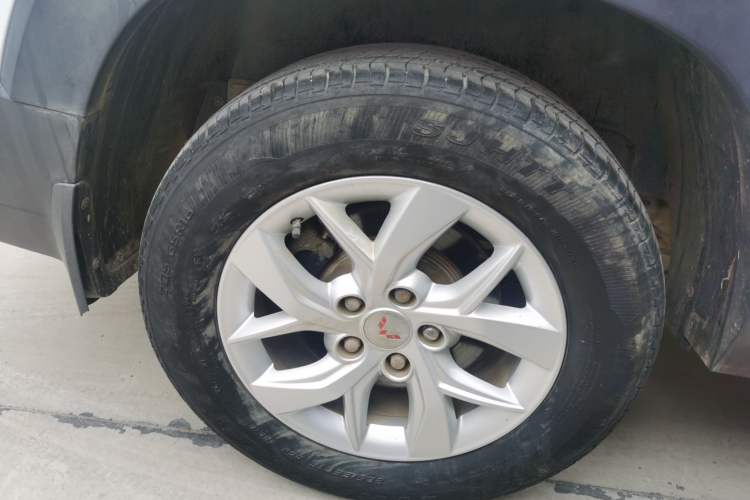 Used Wuling Hongguang S3 2018 1.5T Manual Comfort Model China V Standard Right Rear Wheel Hub