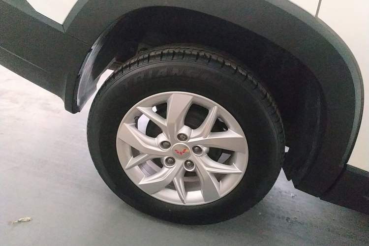 Used Wuling Hongguang S3 2018 1.5L Manual Standard Version China V Standard Right Rear Wheel Hub