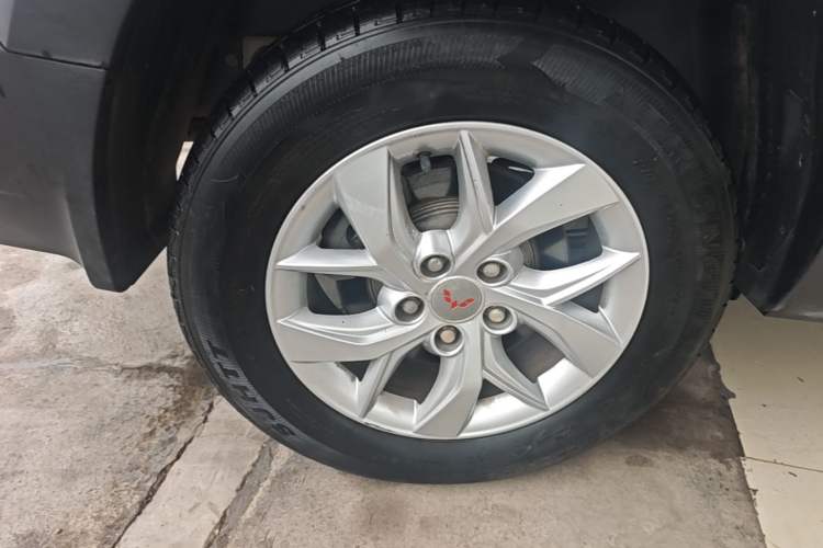 Used Wuling Hongguang S3 2018 1.5L Manual Comfort Model China V Standard Right Rear Wheel Hub