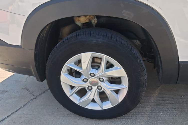 Used Wuling Hongguang S3 2018 1.5T Manual Luxury Model China V Standard Right Rear Wheel Hub