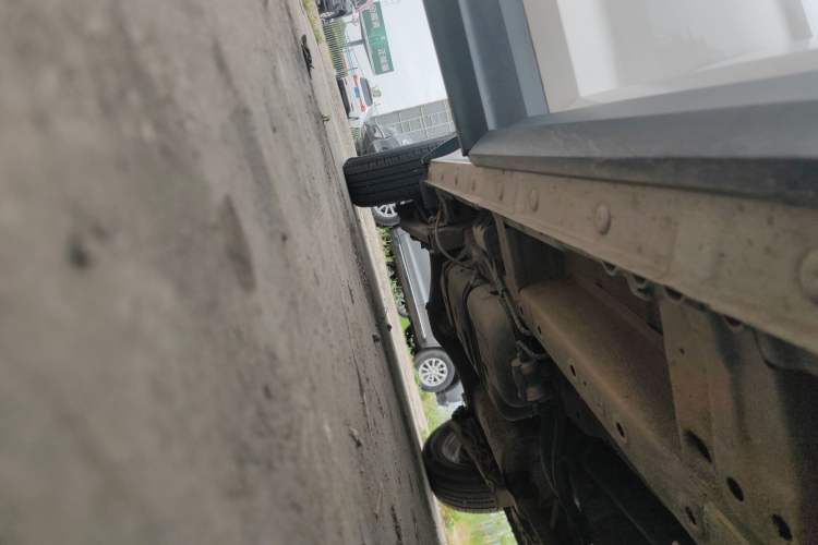 Used Wuling Hongguang S3 2018 1.5L Manual Standard Version China V Standard Right Side Sill