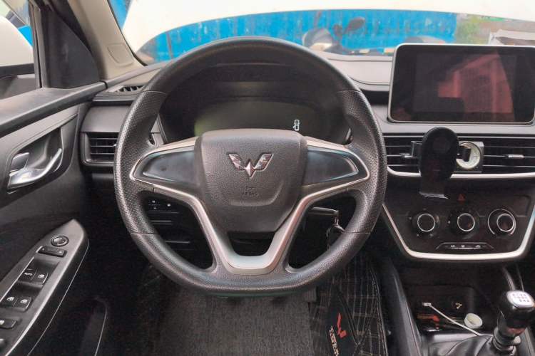 Used Wuling Hongguang S3 2018 1.5T Manual Comfort Model China V Standard Steering Wheel