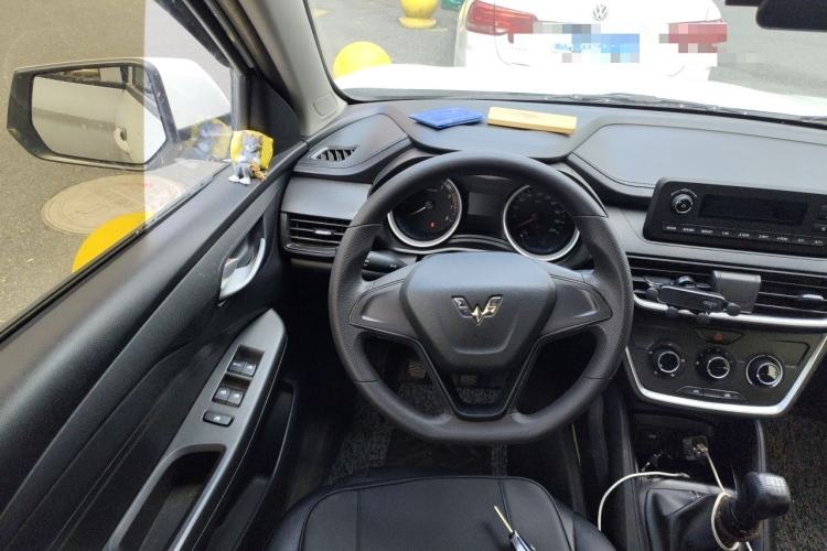Used Wuling Hongguang S3 2018 1.5L Manual Standard Version China V Standard Steering Wheel