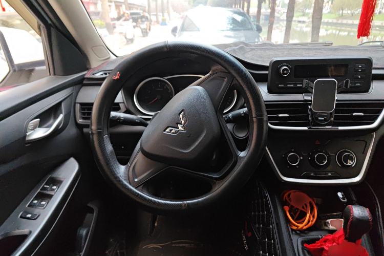 Used Wuling Hongguang S3 2018 1.5L Manual Standard Version China V Standard Steering Wheel