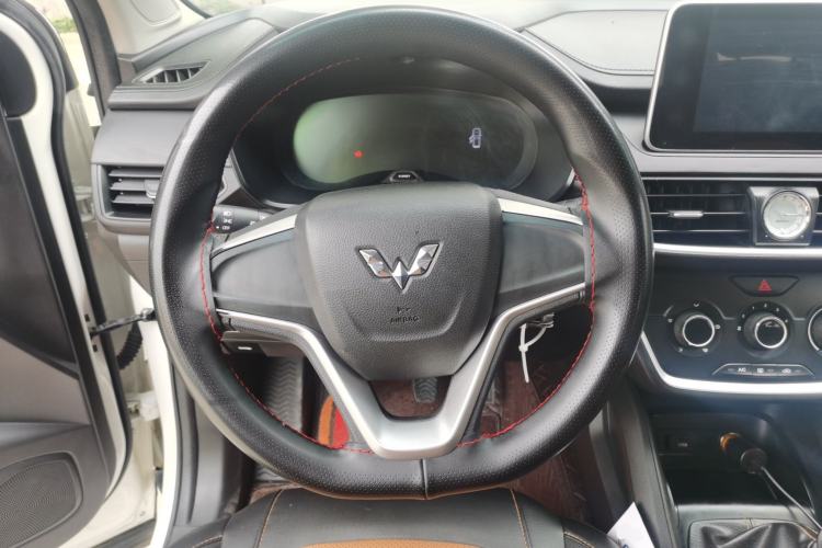 Used Wuling Hongguang S3 2018 1.5T Manual Comfort Model China V Standard Steering Wheel