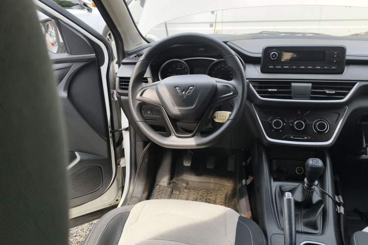 Used Wuling Hongguang S3 2018 1.5L Manual Standard Version China V Standard Steering Wheel