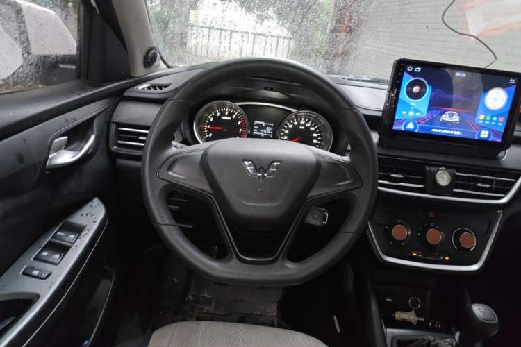 Used Wuling Hongguang S3 2018 1.5L Manual Standard Version China V Standard Steering Wheel