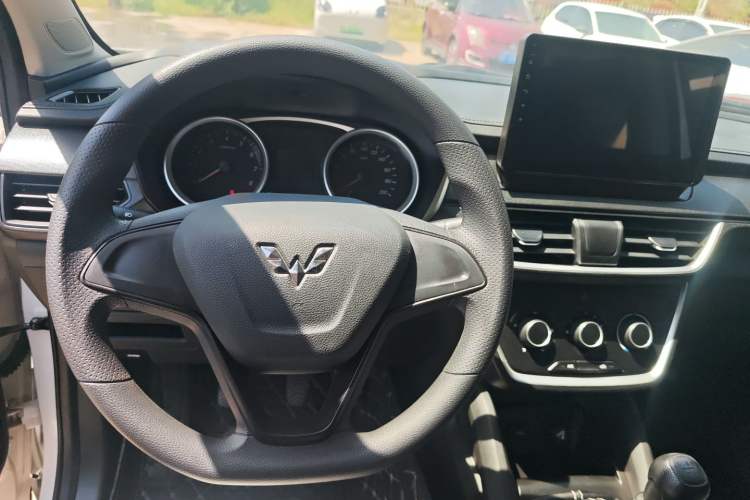 Used Wuling Hongguang S3 2018 1.5L Manual Standard Version China V Standard Steering Wheel