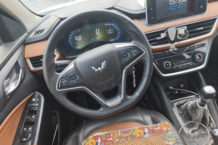 Used Wuling Hongguang S3 2018 1.5T Manual Luxury Model China V Standard Steering Wheel