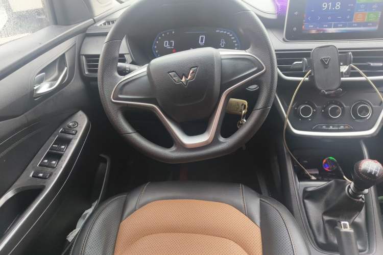 Used Wuling Hongguang S3 2018 1.5L Manual Comfort Model China V Standard Steering Wheel