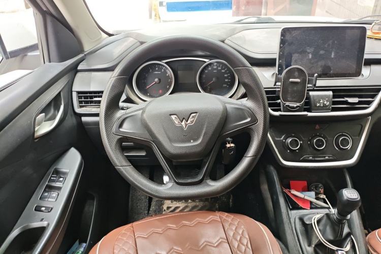Used Wuling Hongguang S3 2018 1.5L Manual Standard Version China V Standard Steering Wheel
