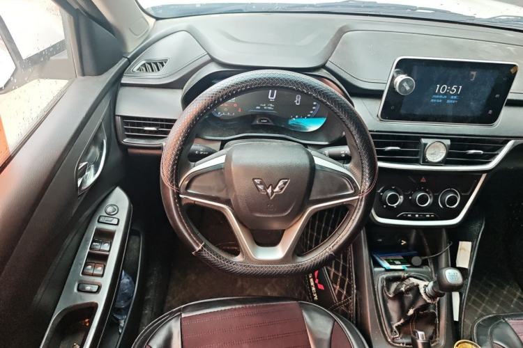 Used Wuling Hongguang S3 2018 1.5L Manual Comfort Model China V Standard Steering Wheel