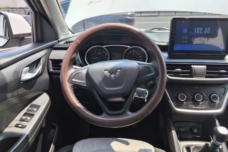 Used Wuling Hongguang S3 2018 1.5L Manual Standard Version China V Standard Steering Wheel