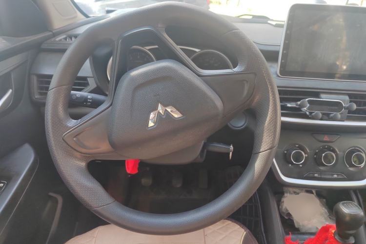 Used Wuling Hongguang S3 2018 1.5L Manual Standard Version China V Standard Steering Wheel