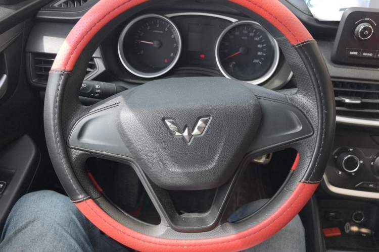 Used Wuling Hongguang S3 2018 1.5L Manual Standard Version China V Standard Steering Wheel