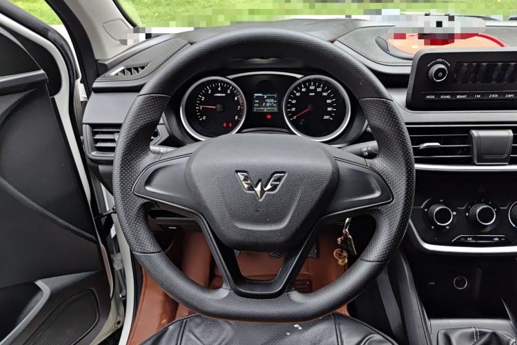 Used Wuling Hongguang S3 2018 1.5L Manual Standard Version China V Standard Steering Wheel