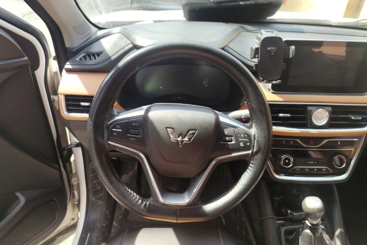 Used Wuling Hongguang S3 2018 1.5L Manual Luxury Model China V Standard Steering Wheel