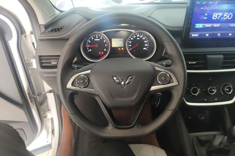 Used Wuling Hongguang S3 2018 1.5L Manual Standard Version China V Standard Steering Wheel