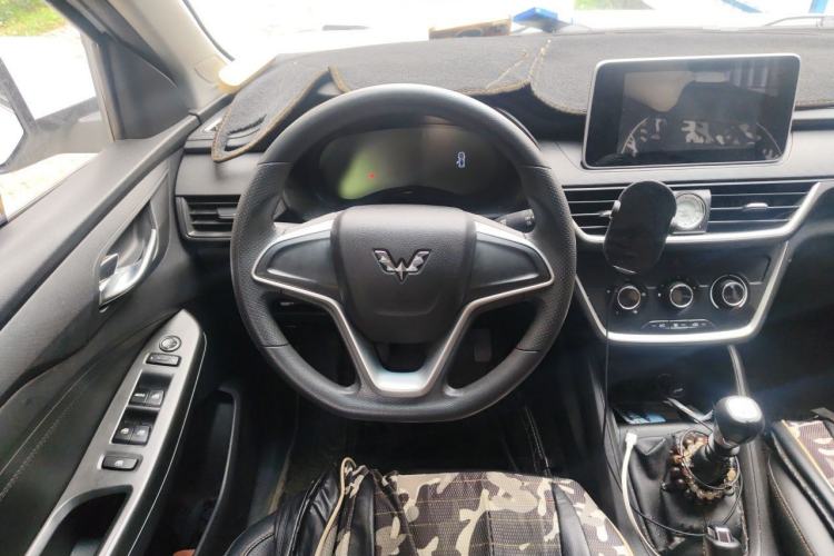 Used Wuling Hongguang S3 2018 1.5T Manual Comfort Model China V Standard Steering Wheel