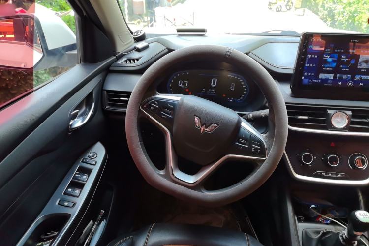 Used Wuling Hongguang S3 2018 1.5L Manual Comfort Model China V Standard Steering Wheel