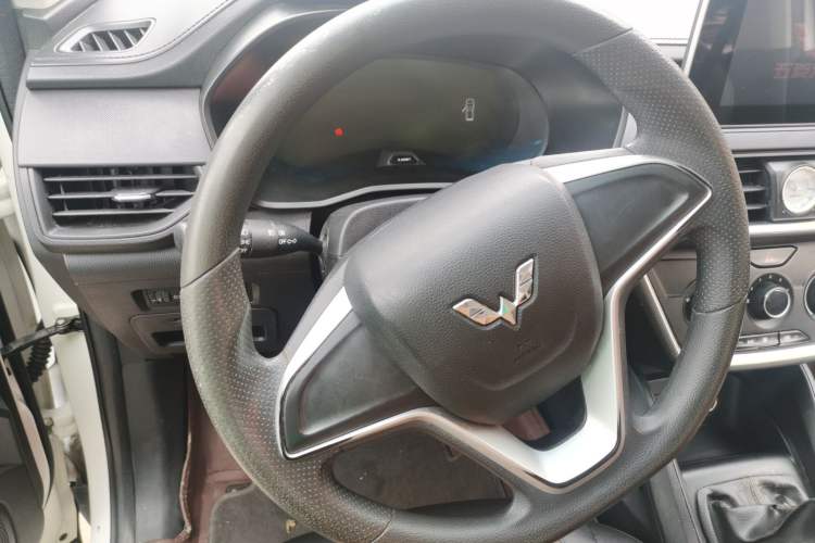 Used Wuling Hongguang S3 2018 1.5L Manual Comfort Model China V Standard Steering Wheel