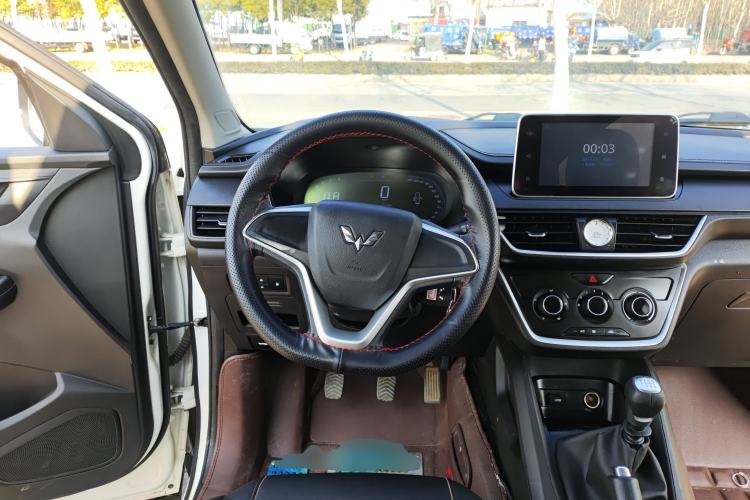 Used Wuling Hongguang S3 2018 1.5L Manual Comfort Model China V Standard Steering Wheel