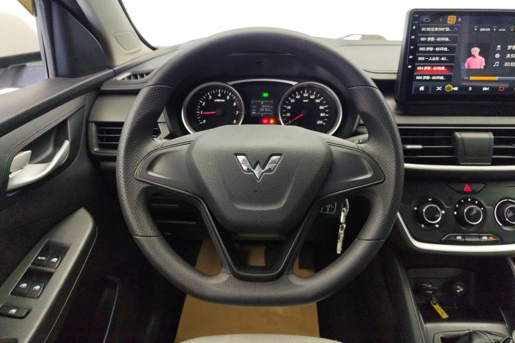 Used Wuling Hongguang S3 2018 1.5L Manual Standard Version China V Standard Steering Wheel