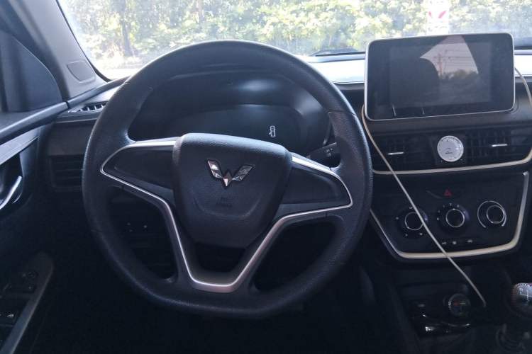Used Wuling Hongguang S3 2018 1.5L Manual Comfort Model China V Standard Steering Wheel