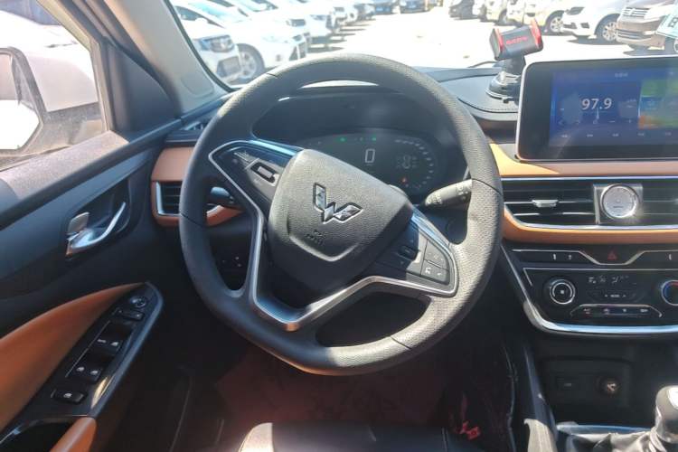 Used Wuling Hongguang S3 2018 1.5T Manual Luxury Model China V Standard Steering Wheel