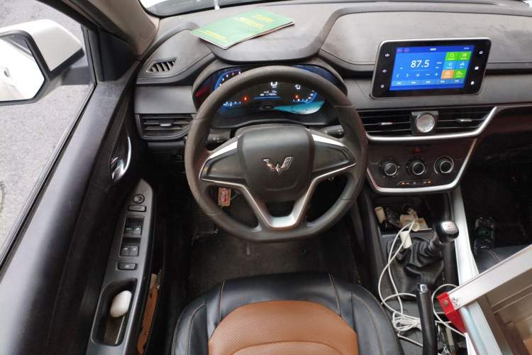 Used Wuling Hongguang S3 2018 1.5L Manual Comfort Model China V Standard Steering Wheel