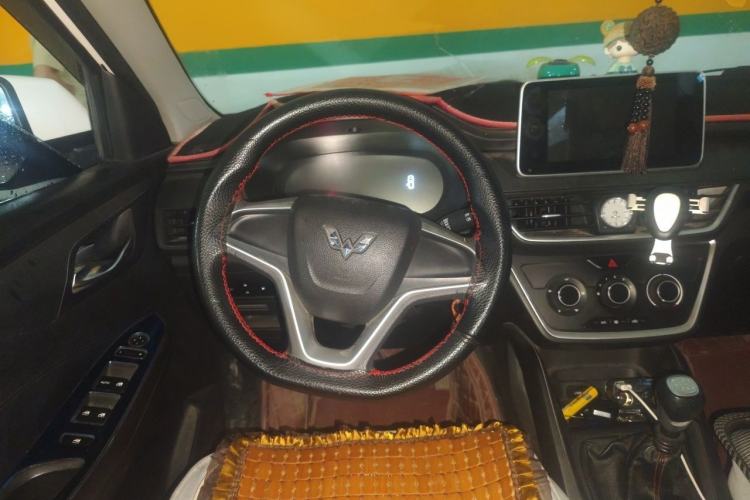 Used Wuling Hongguang S3 2018 1.5T Manual Comfort Model China V Standard Steering Wheel