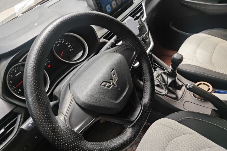 Used Wuling Hongguang S3 2018 1.5L Manual Standard Version China V Standard Steering Wheel