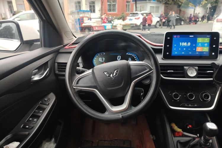 Used Wuling Hongguang S3 2018 1.5T Manual Comfort Model China V Standard Steering Wheel